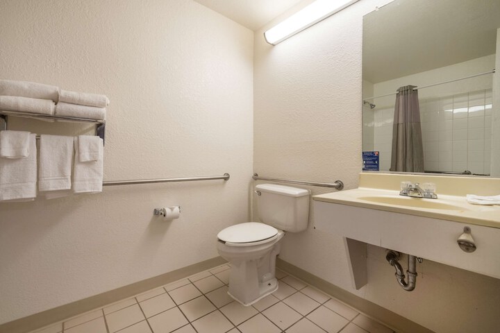 Room 9 of 15