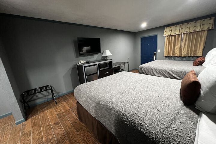 Room 10 of 12
