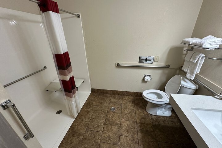 Econo Lodge Inn & Suites