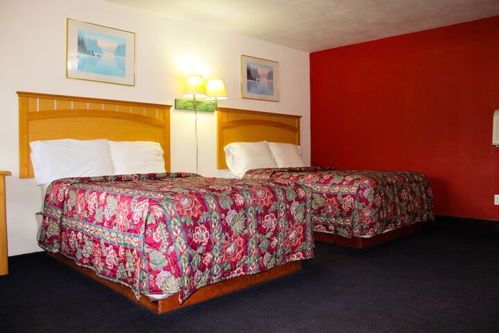 Room 10 of 13