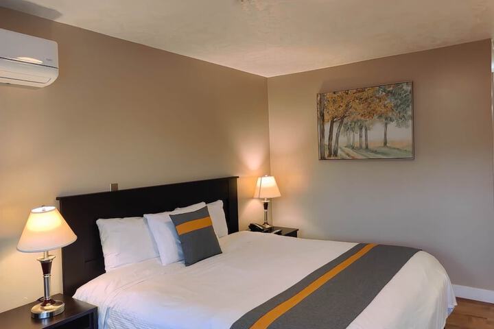Room 70 of 95