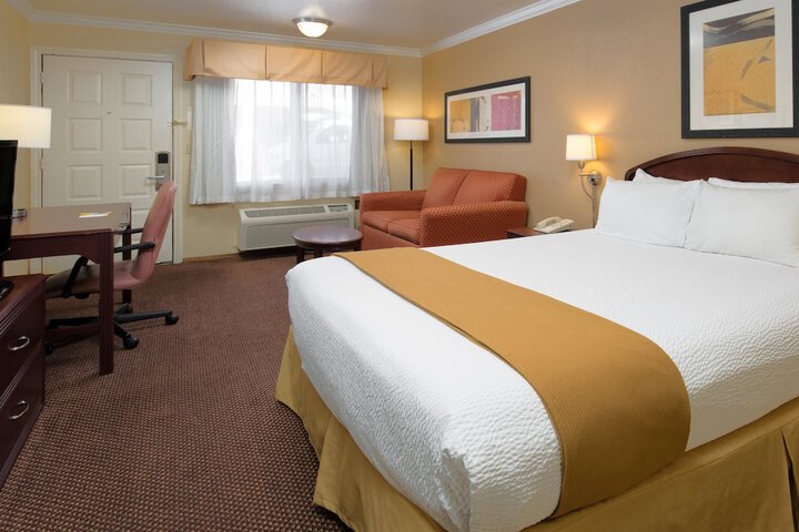 Room 15 of 19