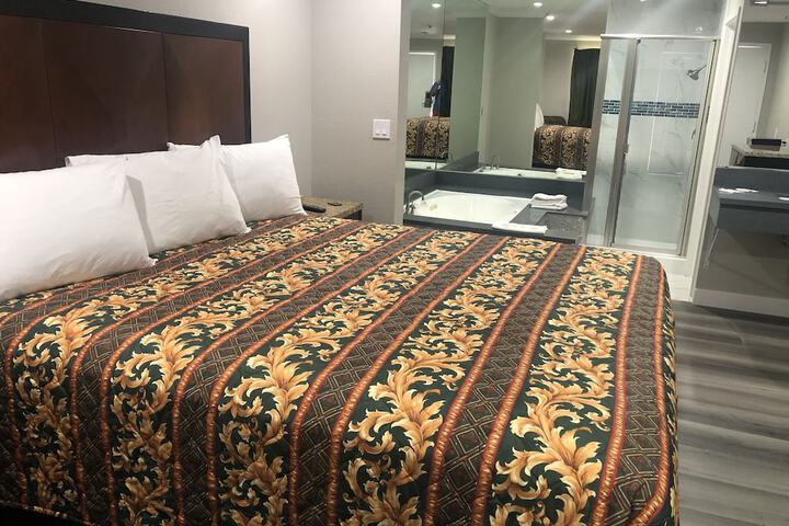 Room 28 of 34