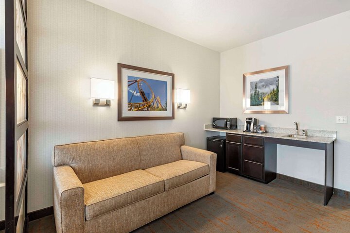 Comfort Inn & Suites Brighton Denver NE Medical Center