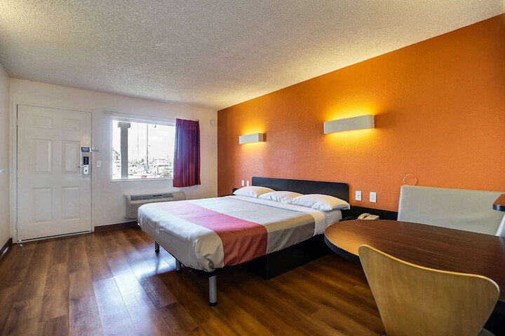 Room 19 of 33
