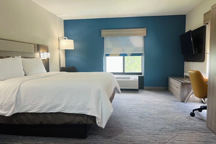 Room 32 of 50