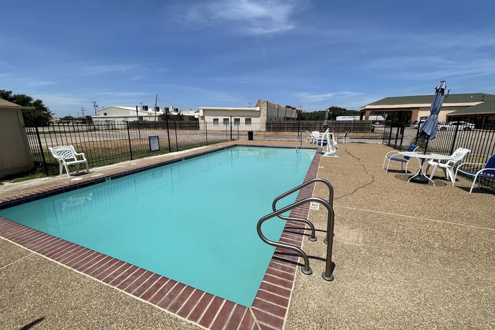Gun Barrel Executive Inn
