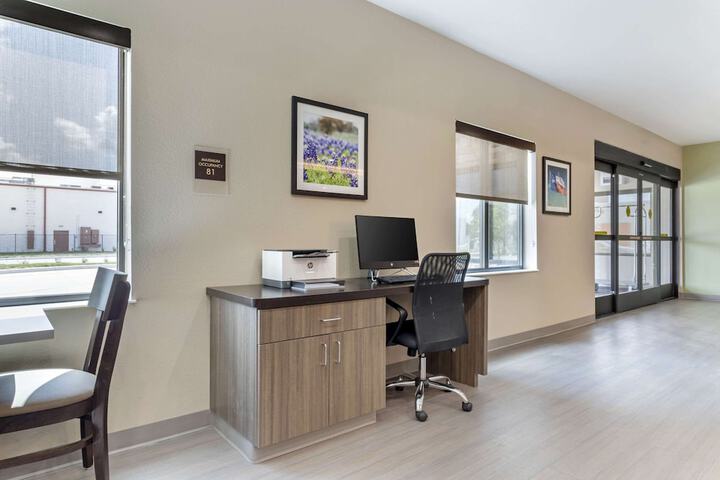Business Center 28 of 28