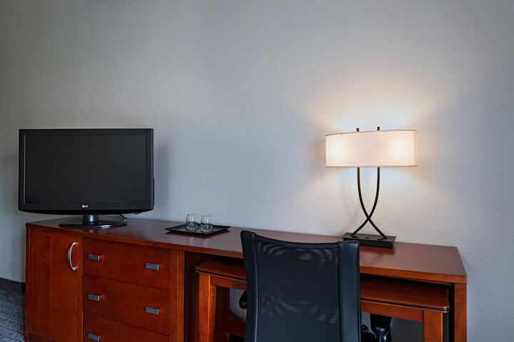 Courtyard by Marriott Dallas Arlington / Entertainment Dist