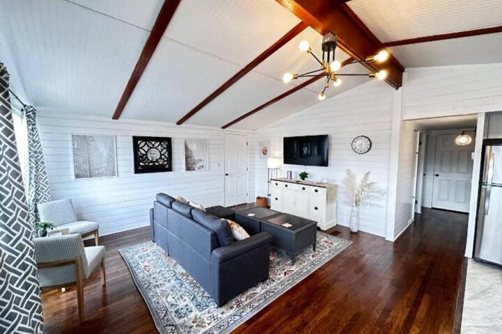 8th Street Haven - 3 bedroom House in DT Hamilton