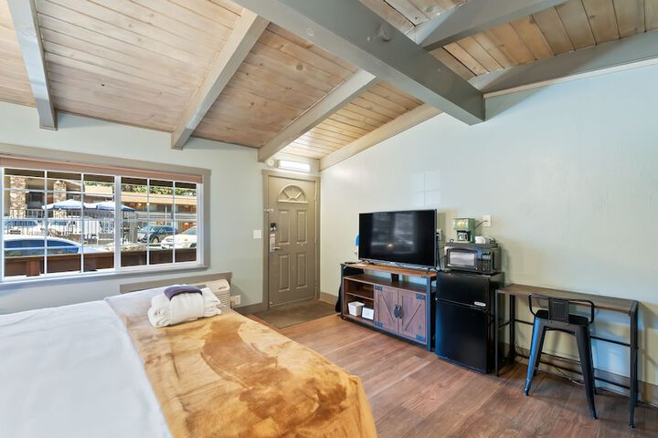 Room 6 of 35