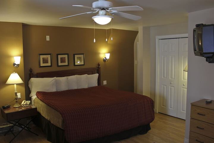 Room 13 of 36