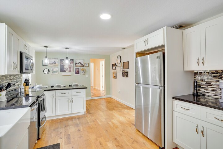 Lake Wales Vacation Rental w / Screened-in Porch!