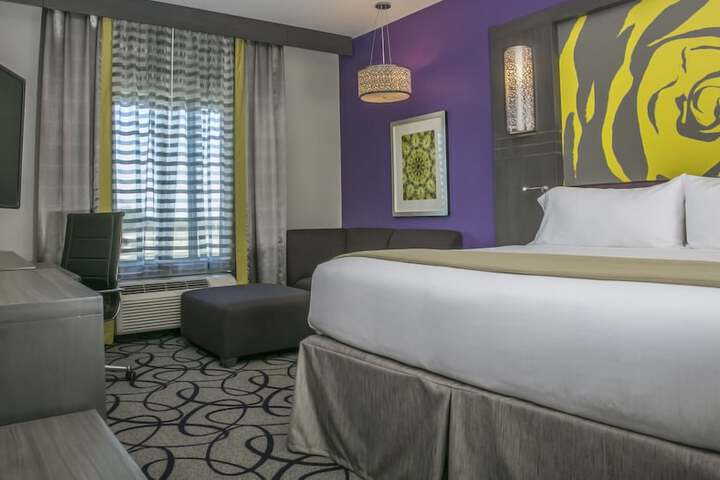 Room 22 of 37