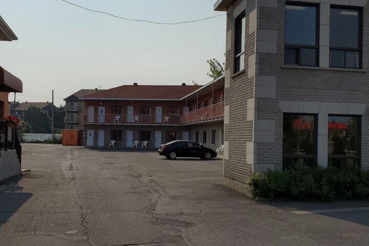 Falcon Motel Brossard