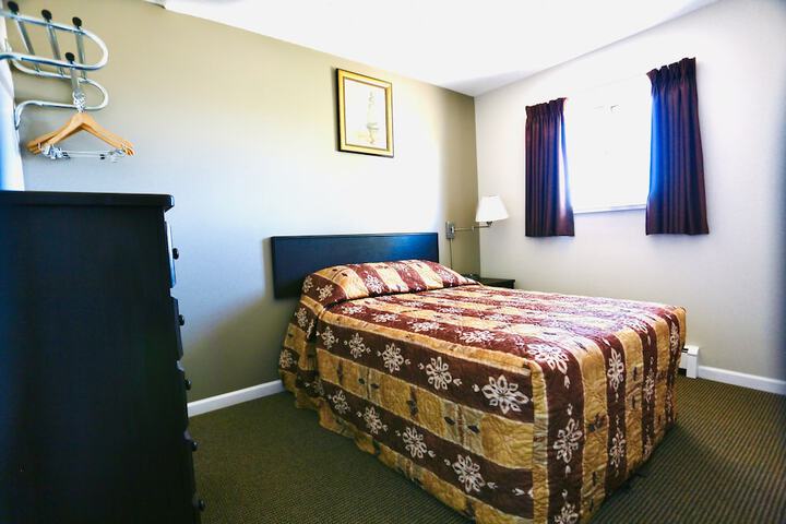 Room 10 of 12