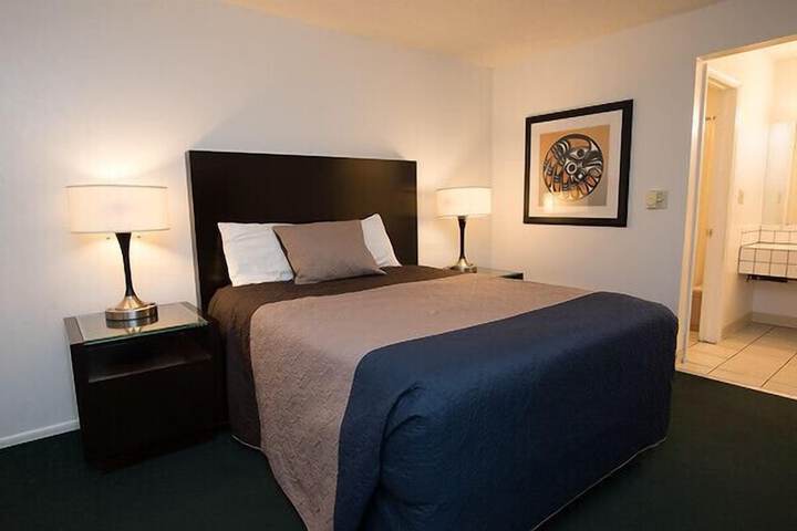 Cougar Land Motel