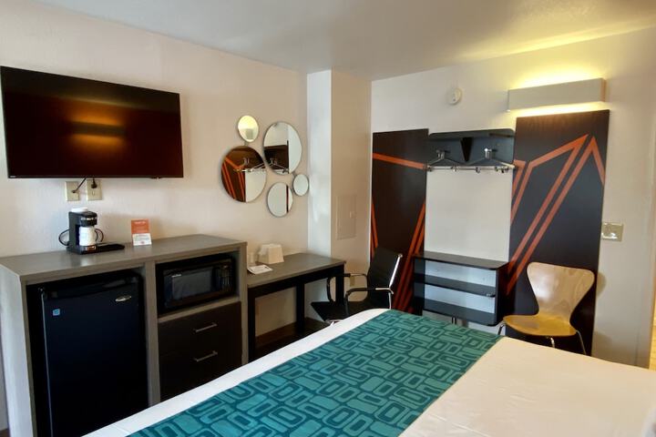 Room 6 of 11