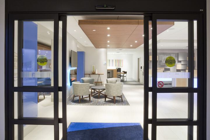 Holiday Inn Express Roseville-St. Paul by IHG