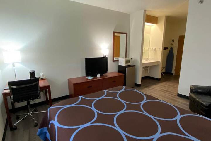 Room 10 of 29