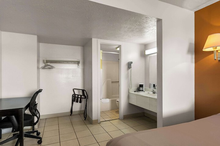 Room 20 of 30