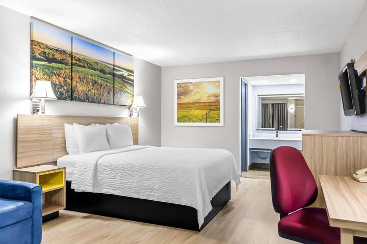 Days Inn by Wyndham Salina South