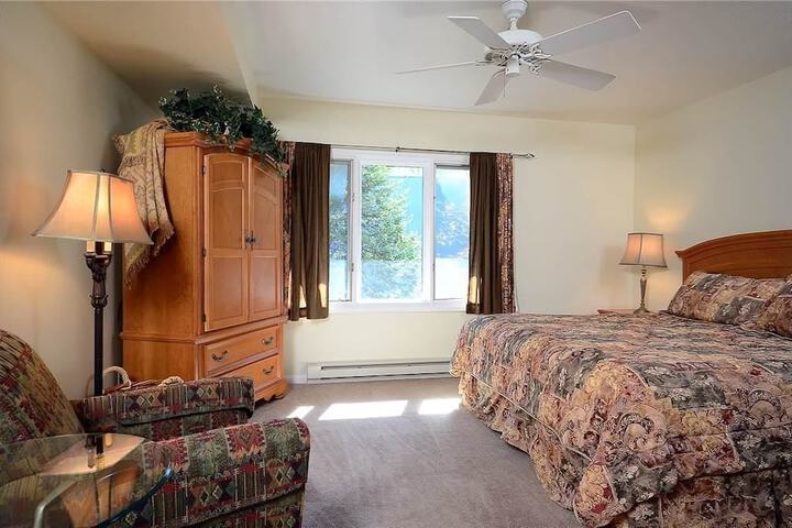 Room 32 of 121