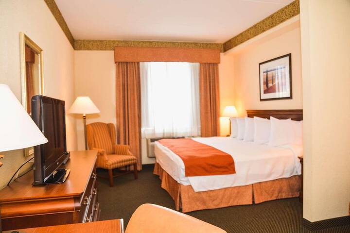 Room 9 of 16