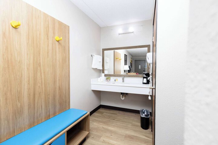 Room 32 of 37