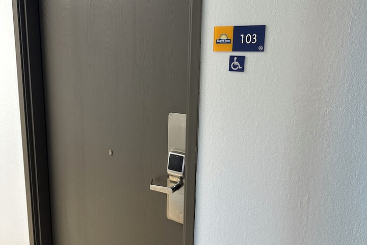 Room 48 of 69