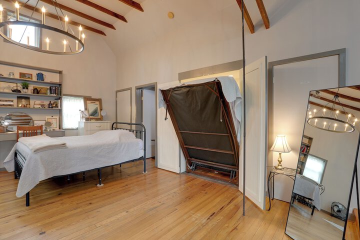 Pet-friendly Loft Vacation Rental w / Fire Pit!