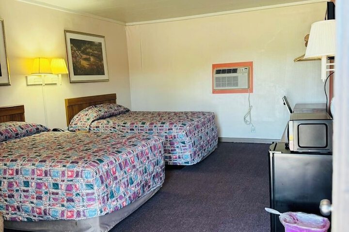 Room 4 of 16