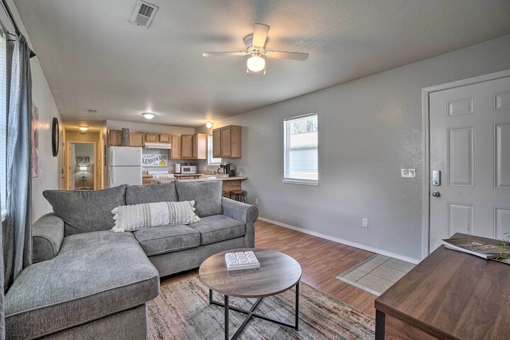Charming One-level Home w / Deck Walk to Dtwn
