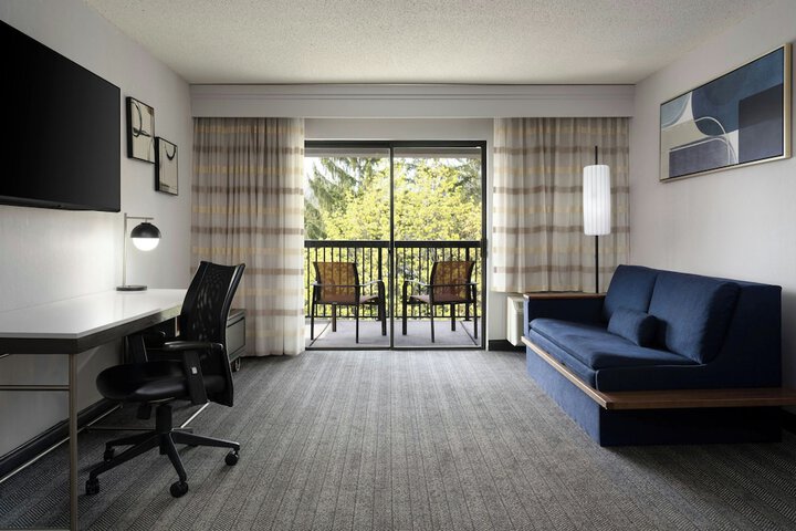 Courtyard by Marriott Detroit Utica
