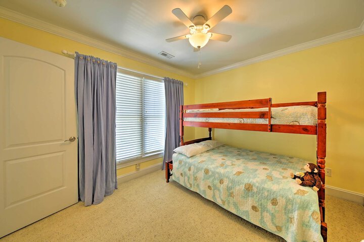 Manteo Waterfront Resort Home w / 30-ft Dock!
