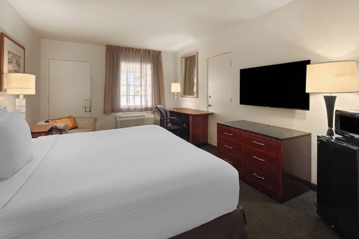Room 10 of 37