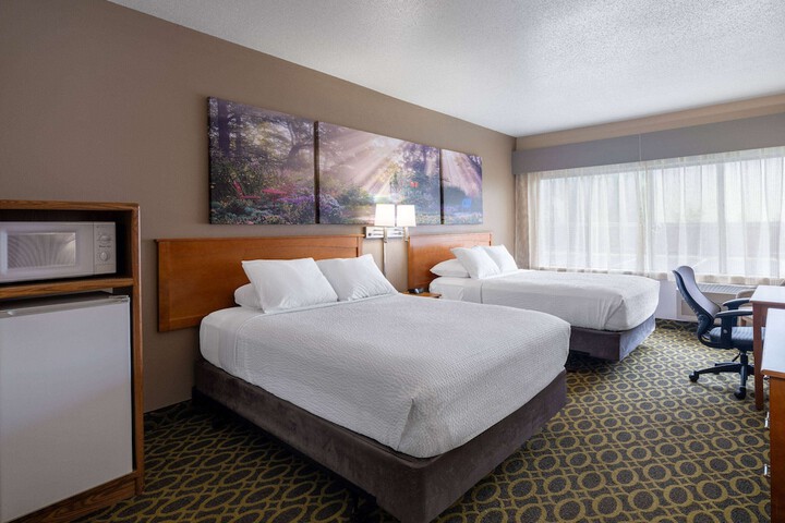 Days Inn & Suites by Wyndham Madison