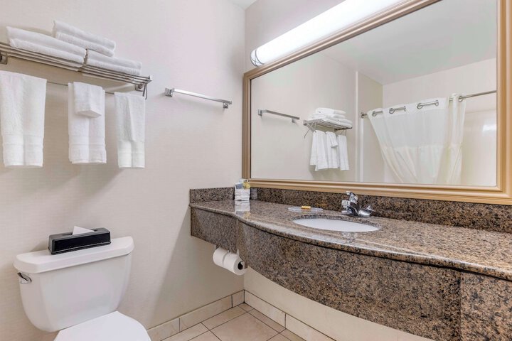 Best Western Plus Lake Elsinore Inn & Suites