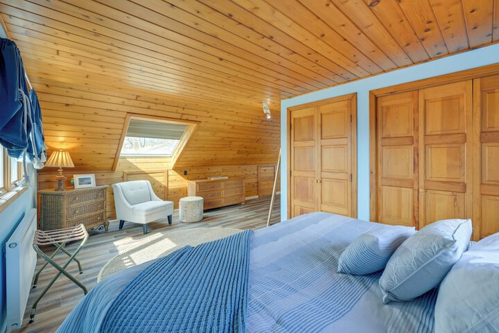Amazing Rocky Point Retreat Overlooking the Sound!