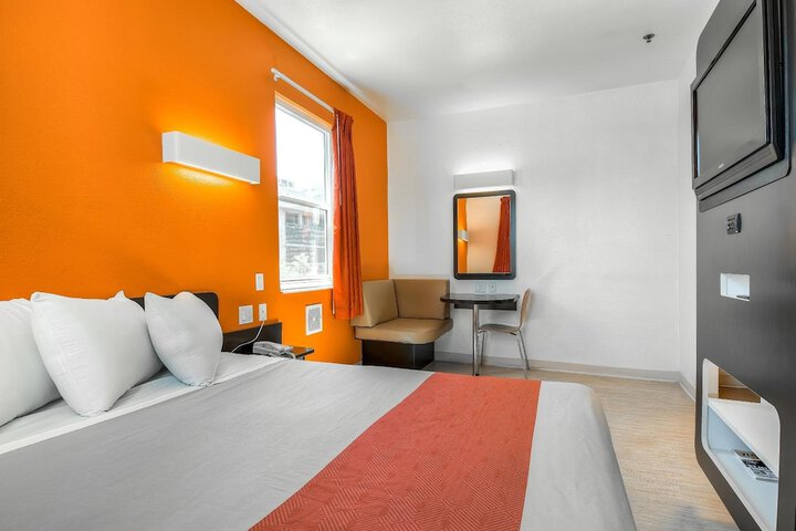 Room 17 of 44