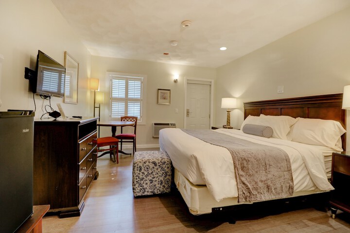 Room 35 of 62