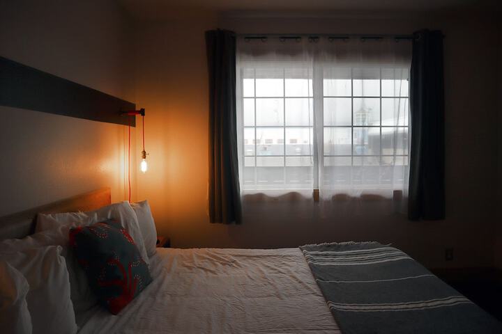 Room 35 of 76