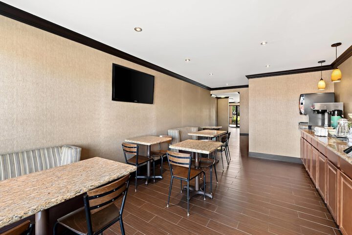 Quality Inn & Suites Dumas