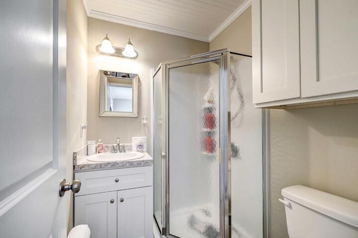 Oceanfront Topsail Beach Retreat - Steps to Shore!
