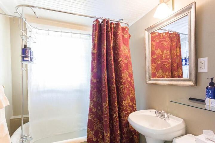 Room 4 of 36