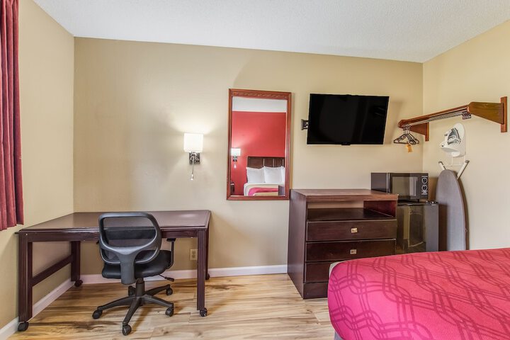 Room 14 of 28