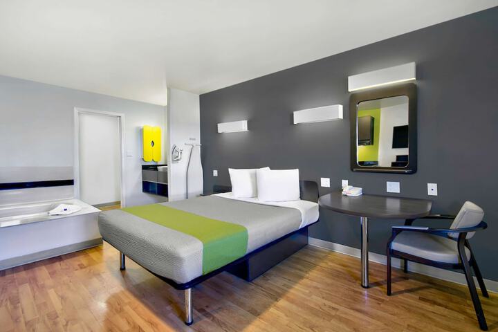 Room 16 of 38