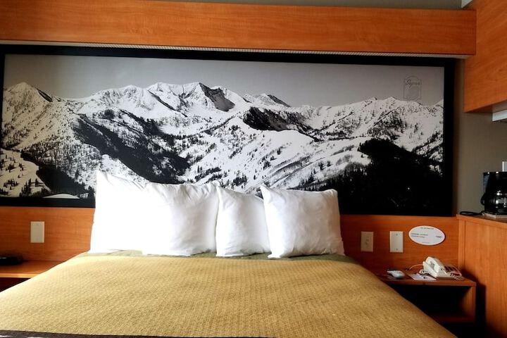 Room 30 of 40