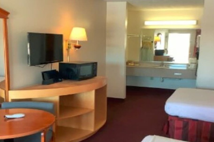 Room 25 of 33