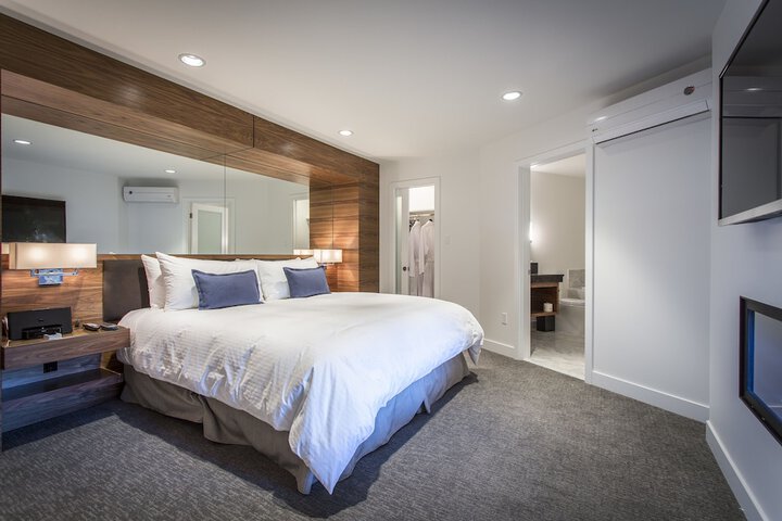 Room 32 of 84